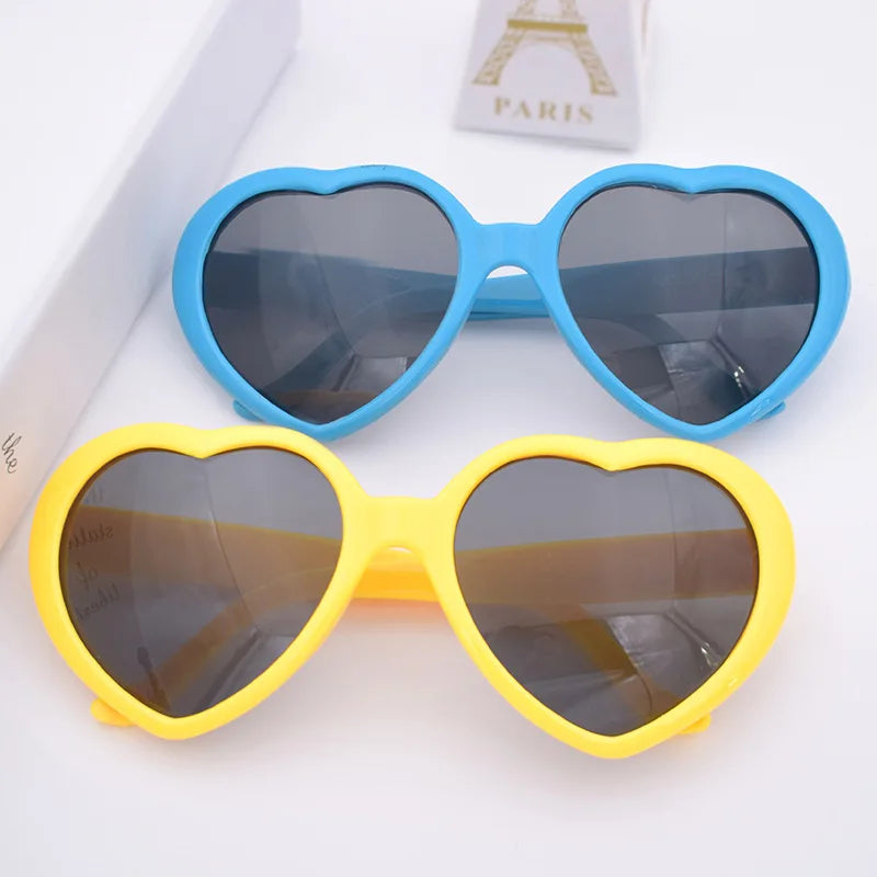 New Vintage Love Sunglass Fashion Heart Shaped Sunglasses Women Summer Cute Sexy Retro Cat Eye Sunglasses Hot Trendy Unisex